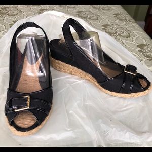 Black sandal with buckle